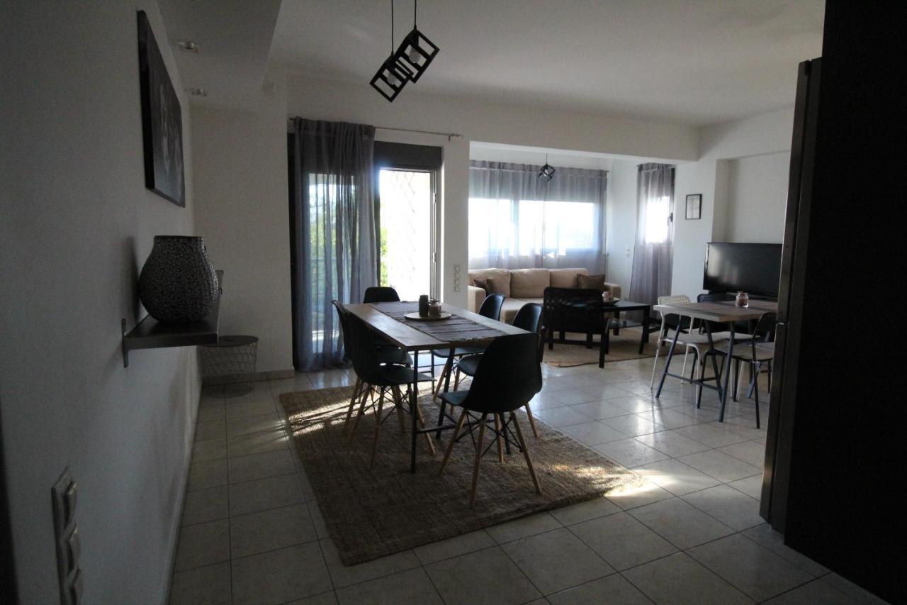Lovely 2-Bedroom Apartment Atenas Exterior foto