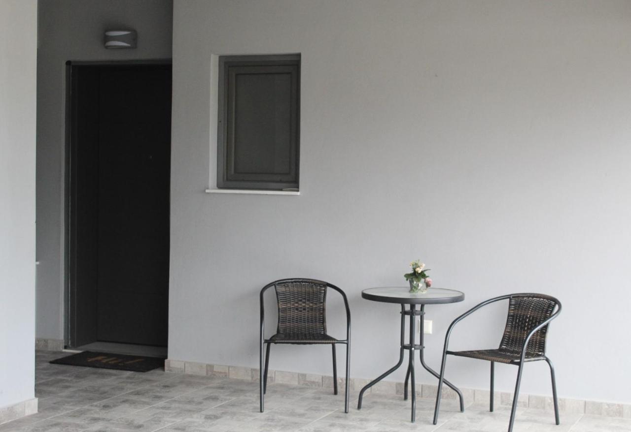 Lovely 2-Bedroom Apartment Atenas Exterior foto